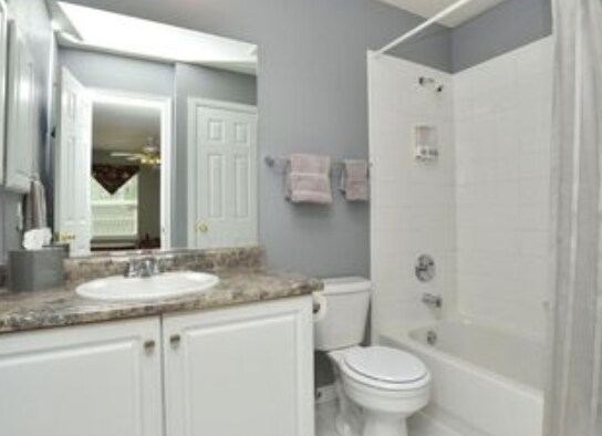 Upstairs bathroom. - 429 Beaver Point