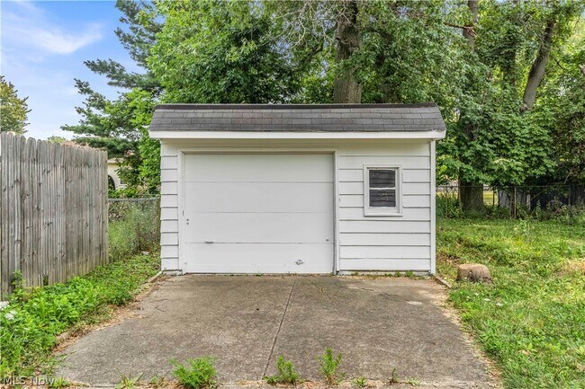 Building Photo - 1083 Eastlake Dr