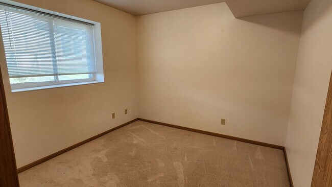 Building Photo - 1620 La Cres St