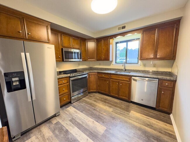 Building Photo - 4549 1/2 Hedgerow Dr