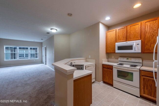 Building Photo - 12301 Kernan Forest Blvd