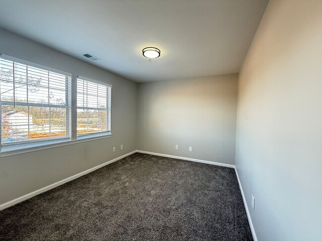 Building Photo - Move-In Ready University Area Condo with Modern Upgrades