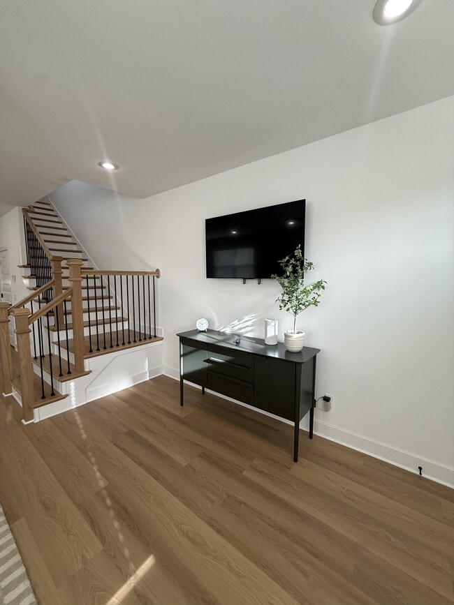 Building Photo - 1448 Dunn Ave