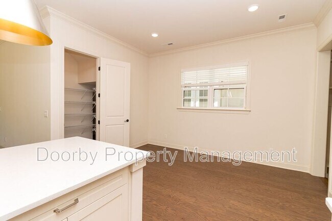 Building Photo - 6908 Roberta Ln