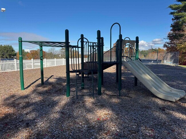 Building Photo - 136 Mammoth Rd