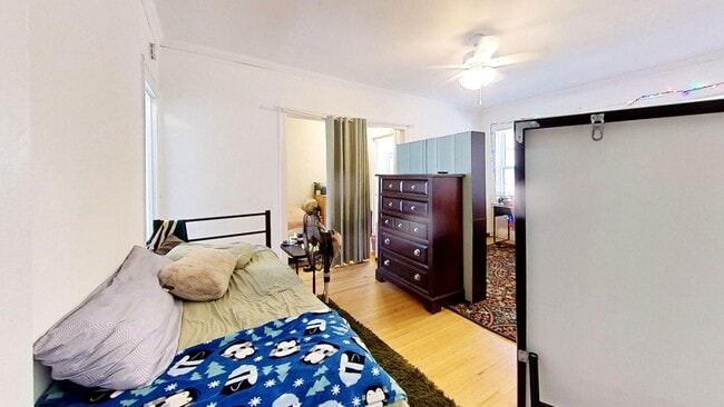 Interior Photo - 734-44 W. Aldine