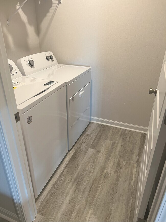 Building Photo - 4396 Winged Elm Ct