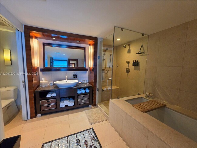 Building Photo - 6801 Collins Ave