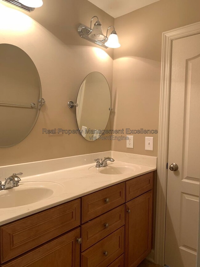 Building Photo - 1005 Hadley Meadows Dr