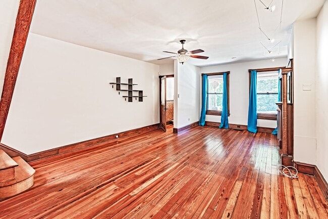 Building Photo - Charming and unique 3 bedroom, 3 bath townhome near Brandywine River and Zoo