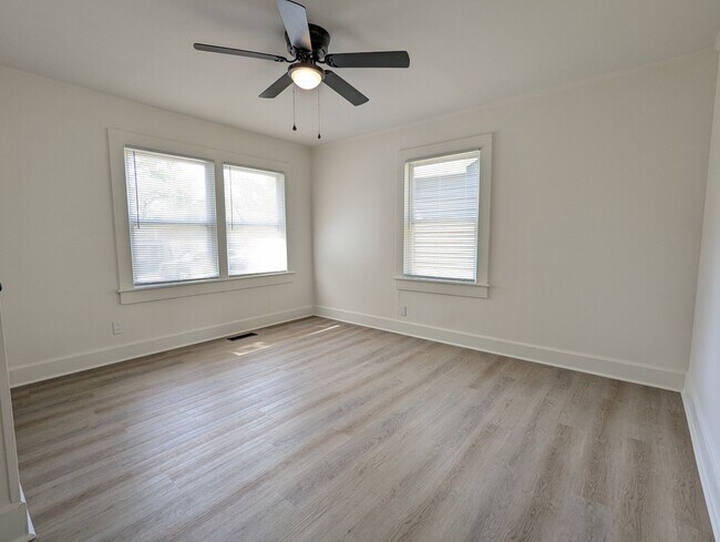 Building Photo - 108 Brown St