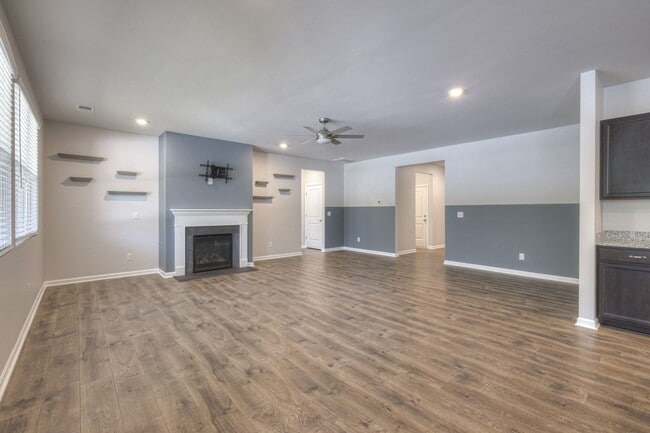 Building Photo - One level living!