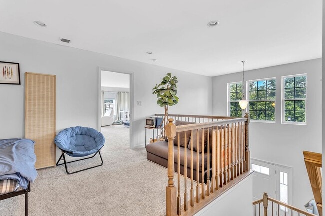 Building Photo - 1 Larkspur Ln