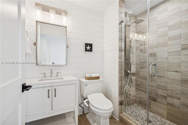 Building Photo - 705 Crandon Blvd