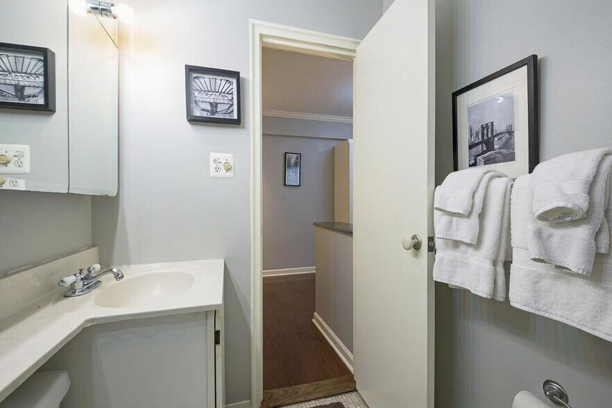 Building Photo - 2139 N St NW