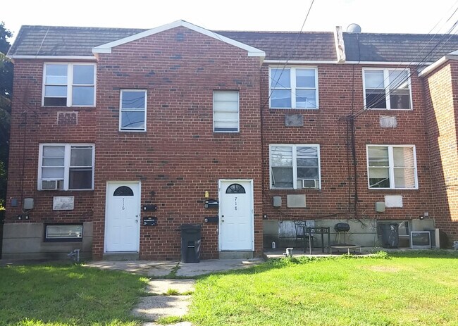 Primary Photo - 718 Pine St