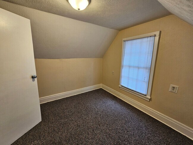 Building Photo - 519 Howard St