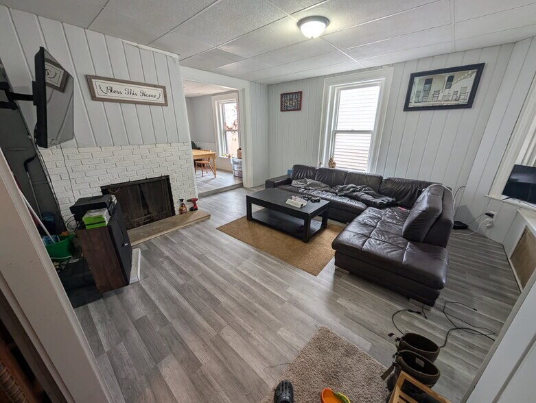 Building Photo - 508 S 4th St