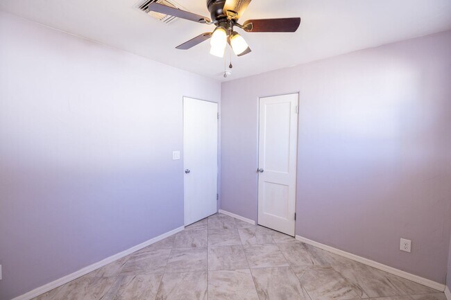 Building Photo - Don't miss your chance on this Marana gem! Unit 1 - Main House - Available NOW!
