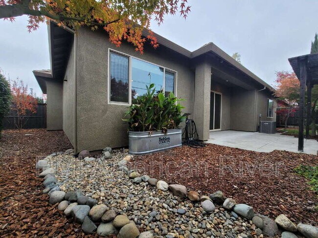 Building Photo - 8099 Traditions Ct