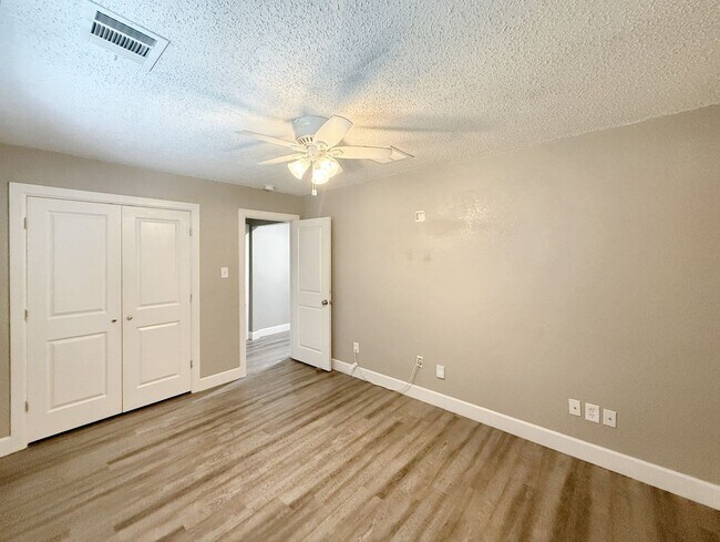 Building Photo - Comfortable 3-Bedroom Home for Lease in Ke...