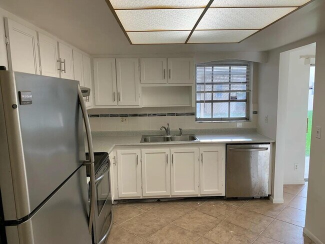 Building Photo - 3060 Riverside Dr