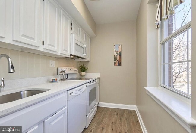 Building Photo - 1322 Fort Myer Dr