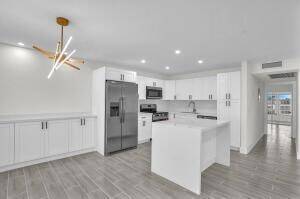 Building Photo - 4014 Yarmouth E