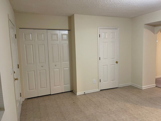 Building Photo - Move In Ready! $1195.00/month