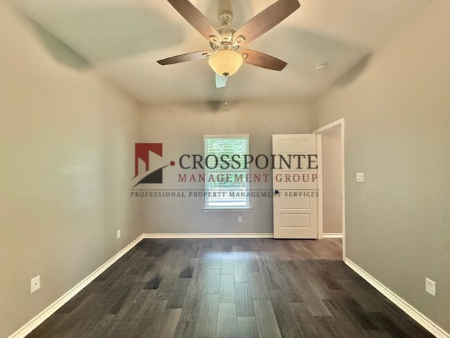 Building Photo - Tour Today! 2 Bedroom 2 Bath Duplex!