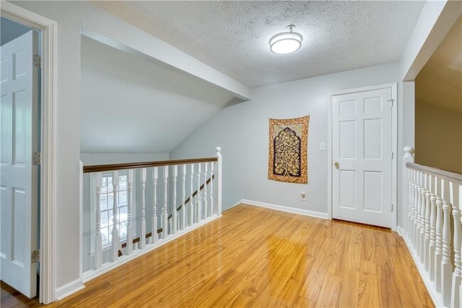 Building Photo - 1445 Oakridge Cir
