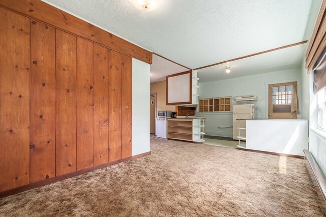 Building Photo - Home for Rent in Roseburg