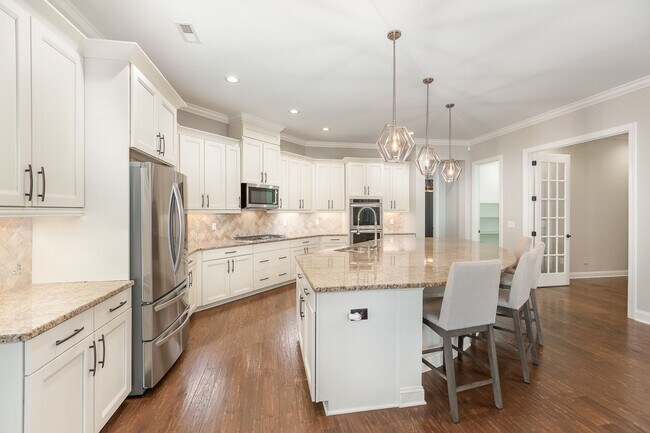 Building Photo - Stunning 5-Bedroom, 5-Bathroom Home with Chef's Kitchen and Luxurious Features