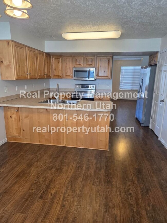 Building Photo - Cute 2 Bedroom Townhome in South Ogden Available