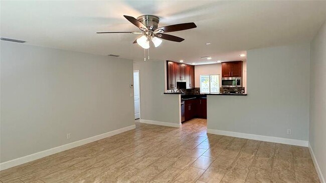 Building Photo - 400 SW 9th St