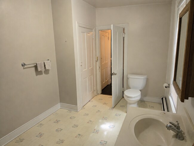 Building Photo - 2 Bedroom Single Family Home in Columbia!