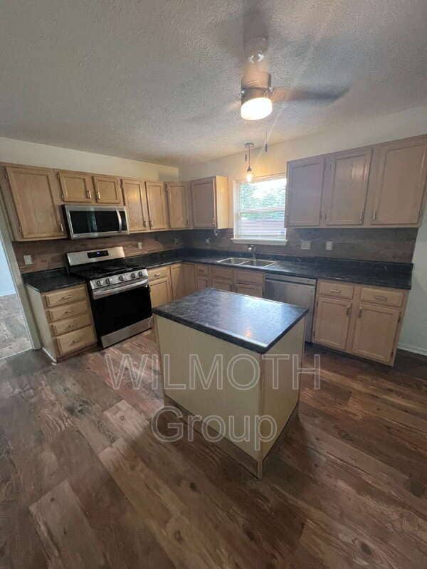Building Photo - 12564 Geist Cove Dr