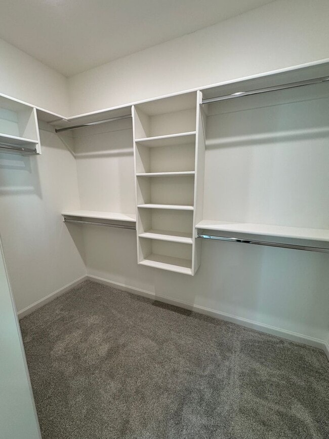 Building Photo - 3 Bed | 2 Bath Luxury Duplex | Move-in pro...