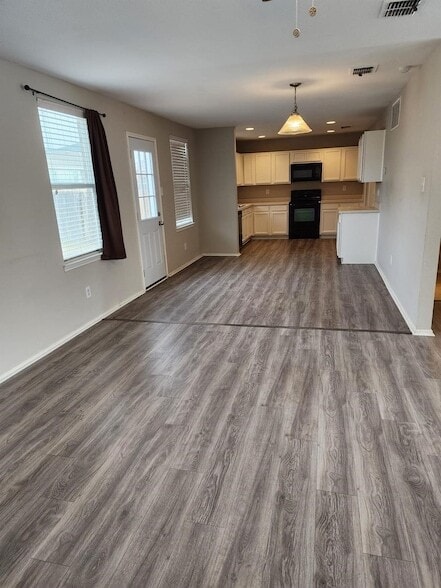 Building Photo - 4028 Thoroughbred Trail