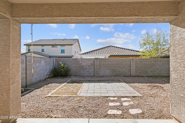 Building Photo - 40925 W Patricia Ln