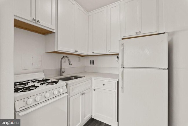 Building Photo - 6631 Wakefield Dr