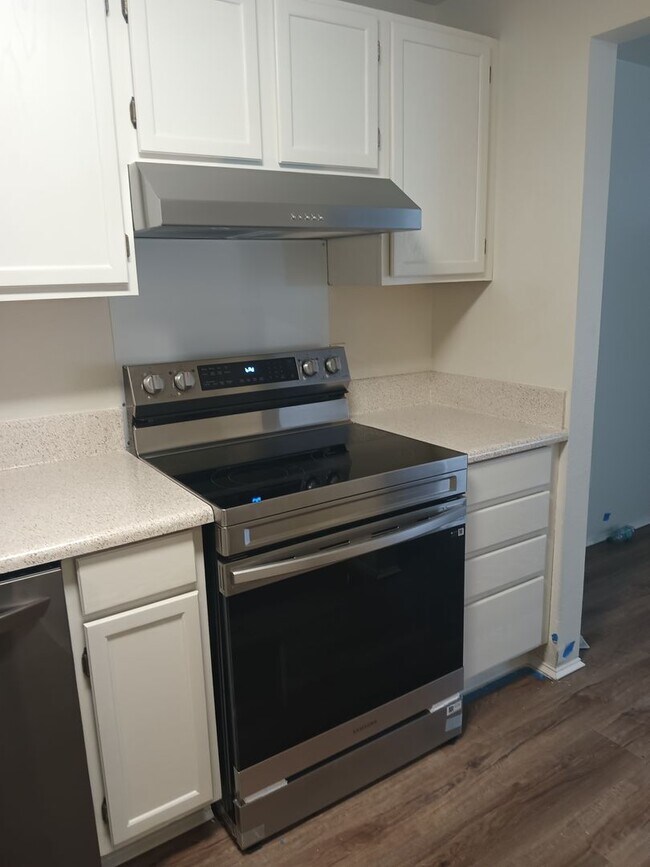 Building Photo - 3bed 2.5 bath Silverdale Rejuvinated Townhouse