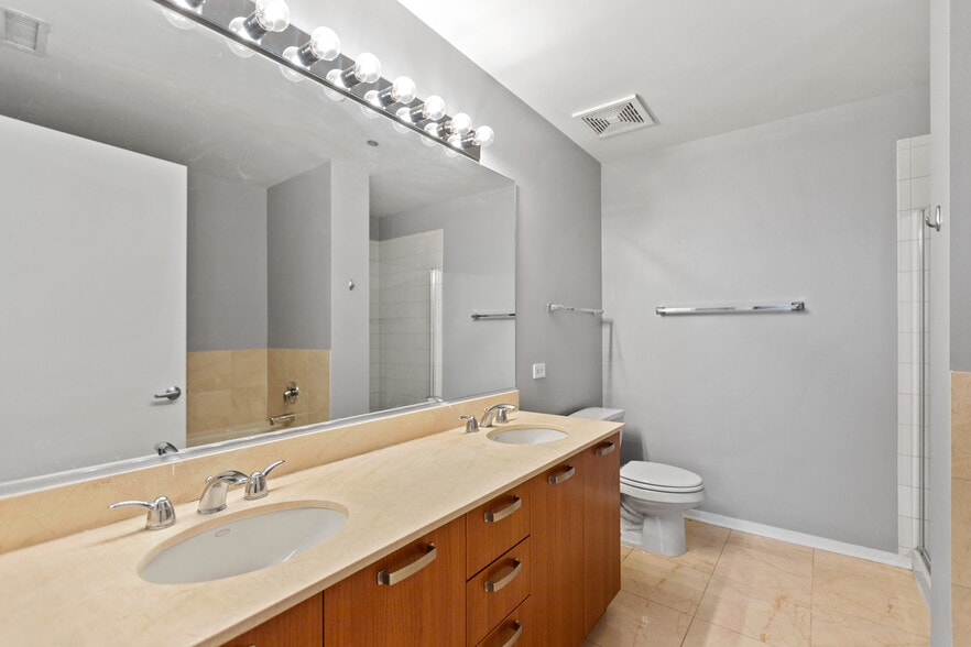 Building Photo - 212 E Cullerton St
