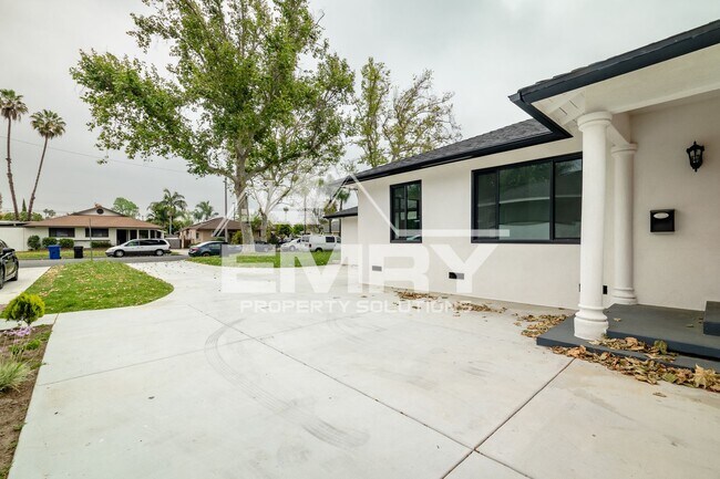 Building Photo - 9135 Arrington Ave