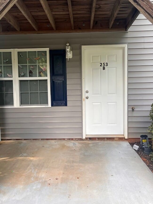 Building Photo - 253 Rockaway Dr