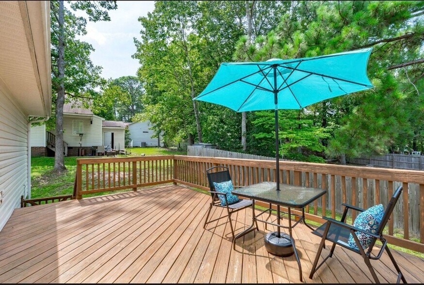 Building Photo - 700 Mossburn Ct