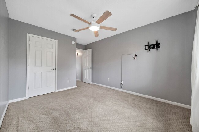 Building Photo - 16731 Creek Trail