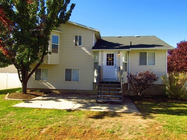 Building Photo - 1102 N 2675 W