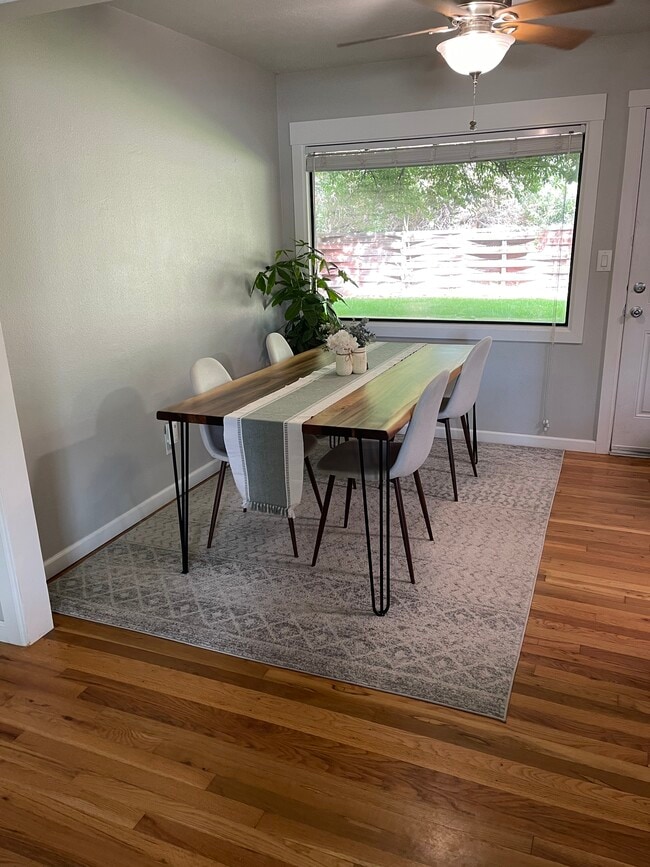 Building Photo - 2908 Meadowbrook Dr