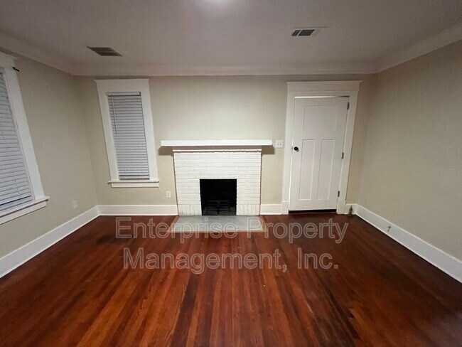Building Photo - 923 Garland St